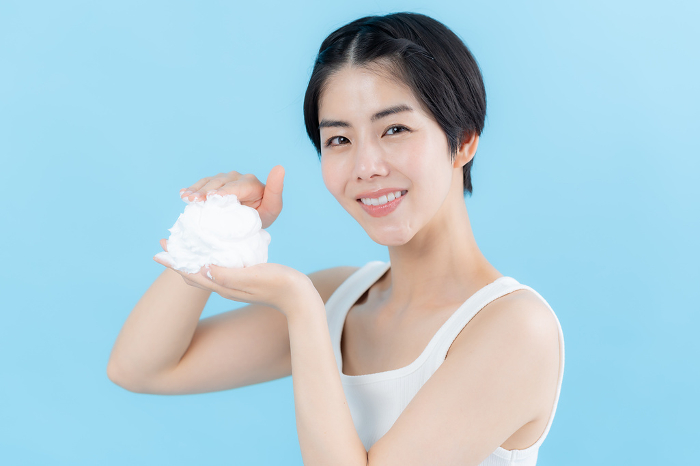 Image of a Japanese woman holding bubbles in her hand (Person)