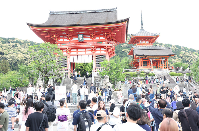 2024 Golden Week May 6, 2024 Kyoto Golden Week Crowded Kiyomizu dera Temple area Location Higashiyama ku, Kyoto