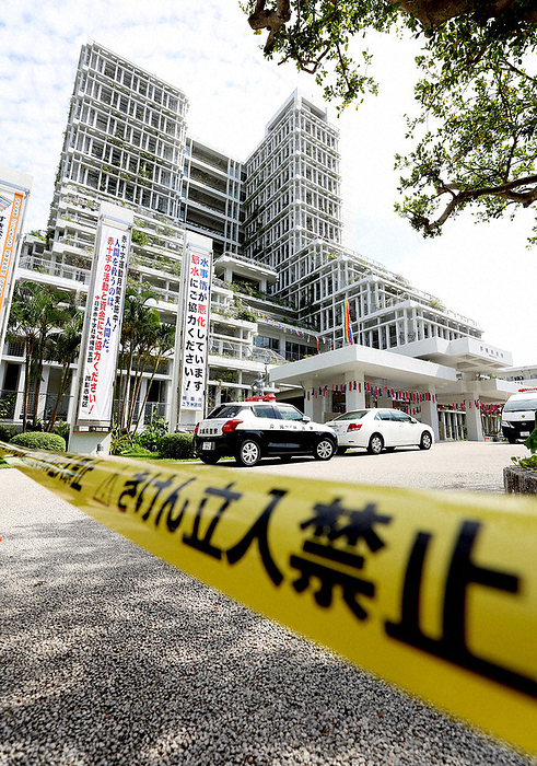 Naha City Hall, where entry was restricted after a suspicious suitcase was found. Naha City Hall, where entry was restricted after a suspicious suitcase was found, in Naha City, May 7, 2024, 3:19 p.m. Photo by Shinnosuke Kiyatake