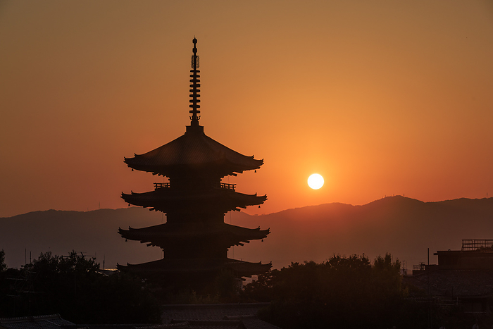 Falling Sun and Pagoda of Yasaka Houkan-ji Temple