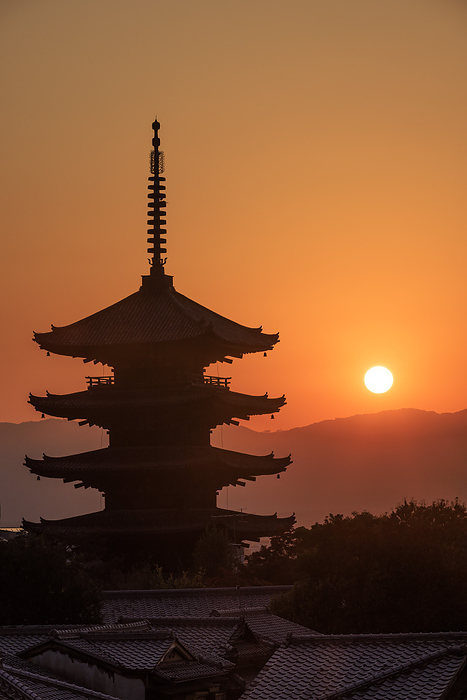 Falling Sun and Pagoda of Yasaka Houkan-ji Temple