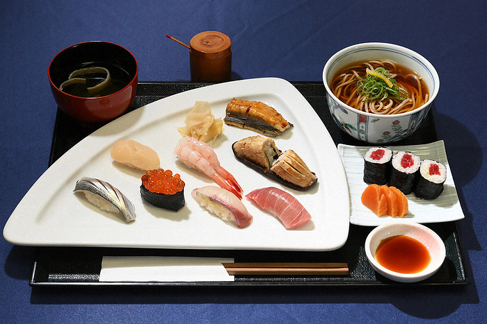 The 82nd Meijin Tournament   7th game   3rd game   1st day Lunch  Nigiri zushi platter and soba noodles  ordered by Masayuki Toyoshima 9 dan on the first day of the third round of the 82nd Meijin Tournament, at Haneda Airport Terminal 1 at 11:38 a.m. on May 8, 2024.