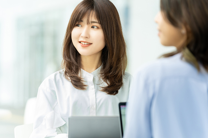 Two Japanese businesswomen in a meeting (Female / People)