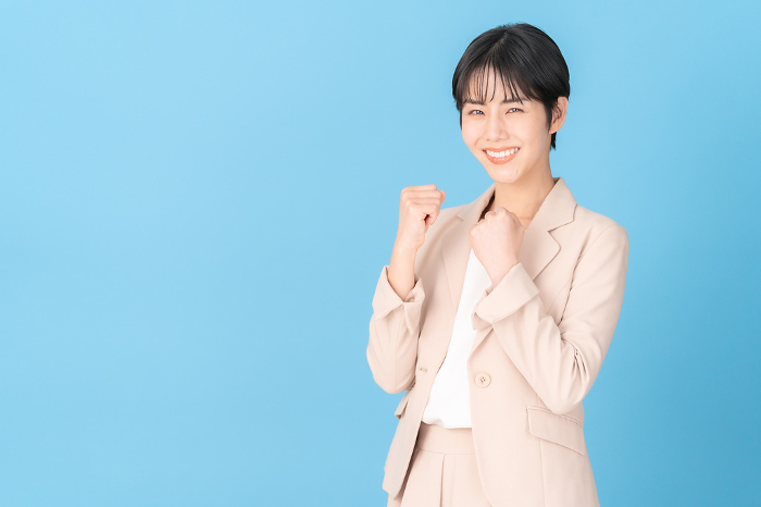 Japanese businesswoman in blue background （Female / People)