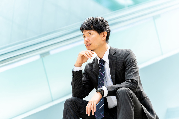 Japanese male businessman thinking (People)