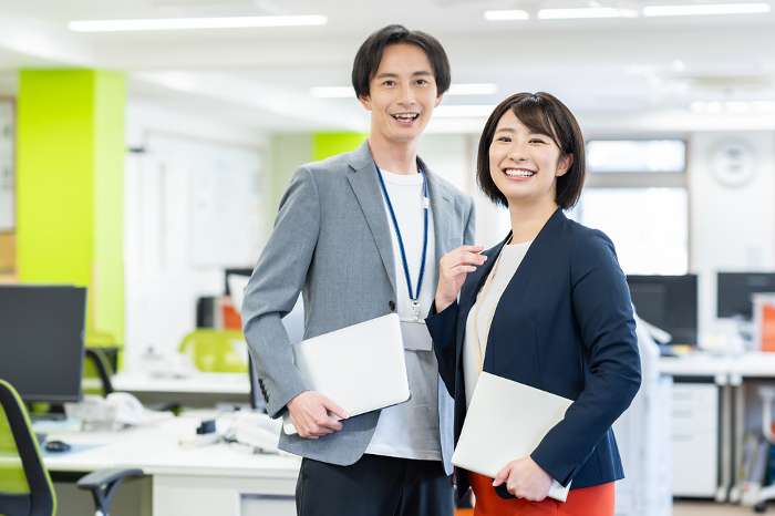 Japanese businessperson working in office (Male/Female / People)