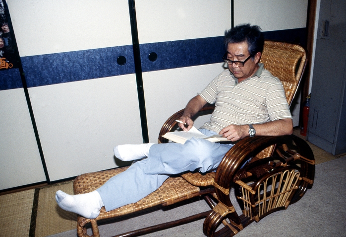 July, 1986, Tokyo, Japan - Japanese film director Shohei Imamura relaxes at his residence in Tokyo. (Photo by Haruyoshi Yamaguchi/AFLO) VTY -mis-