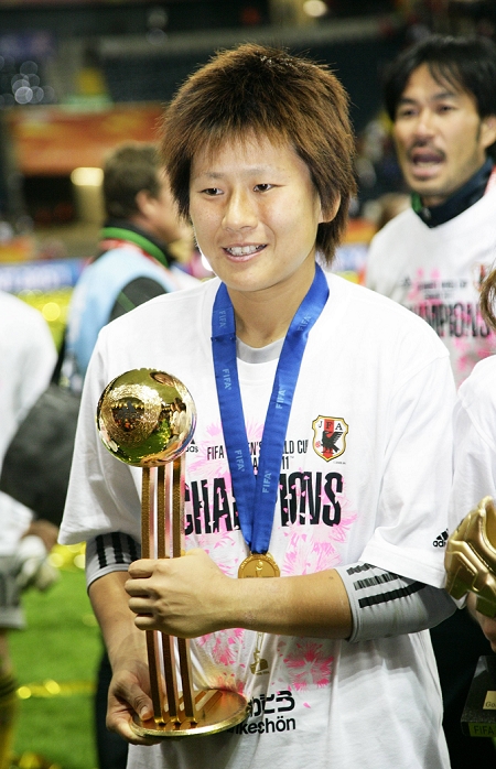 2011 FIFA Women s World Cup Nadeshiko Japan wins first place Ayumi Kaihori  JPN , JULY 17, 2011   Football   Soccer : Ayumi Kaihori of Japan poses with the Golden Ball trophy after winning the FIFA Women s World Cup Germany 2011 Final match between Japan 2 3 1 2 United States at Commerzbank Arena in Frankfurt, Germany.