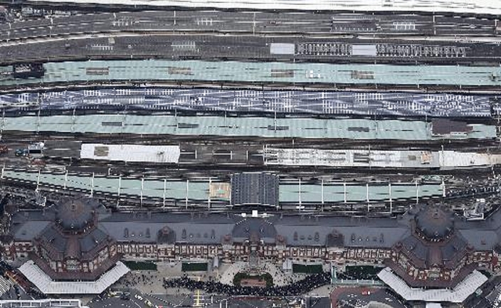 Tokyo Station Celebrates 100th Anniversary Commemorative Suica wreaks havoc JR Tokyo Station on the 100th anniversary of its opening  9:39 a.m. on March 20, over Tokyo Station, from the head office helicopter .