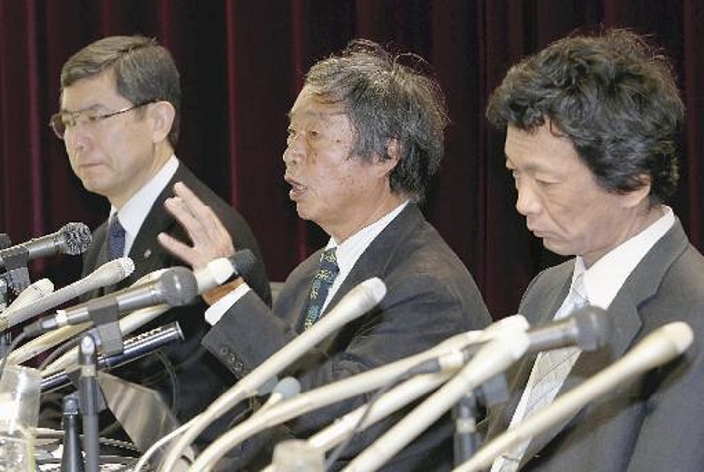 Failed to reproduce STAP cells RIKEN terminates verification experiment RIKEN team leader Shinichi Aizawa, center, and deputy leader Hitoshi Niwa, right, explain the termination of the STAP cell verification experiment at a press conference at 0:25 p.m. on April 19 in Minato ku, Tokyo.