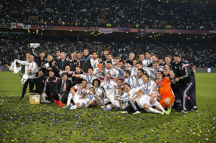 2014 FIFA Club World Cup Awards Ceremony Real Madrid Winner Real Madrid team group, DECEMBER 20, 2014   Football   Soccer : Real Madrid players celebrate with the trophy after winning the FIFA Club World Cup Morocco 2014 Final match between Real Madrid 2 0 San Lorenzo at Stade de Marrakech in Marrakesh, Morocco.  Photo by Maurizio Borsari AFLO   0855 