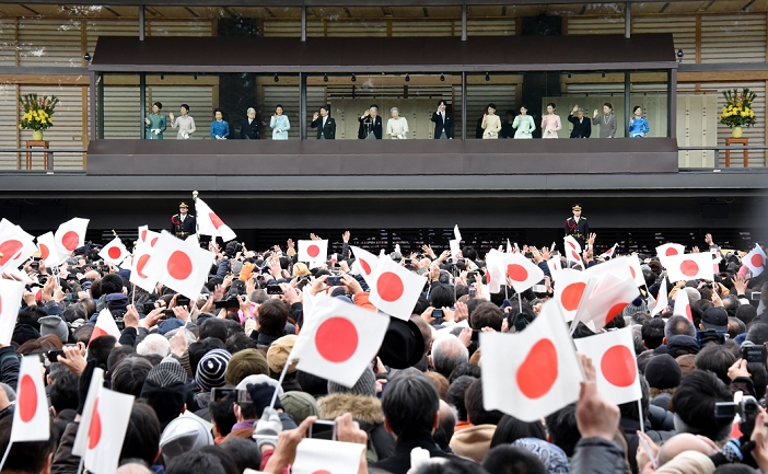 General New Year s visit to the Imperial Palace His Majesty wishes the people peace and tranquility January 2, 2015, Tokyo, Japan   Emperor Akihito and Empress Michiko wave to well wishers with other members of the royal family from the balcony of the Imperial Palace during a New Year s public appearance in Tokyo on Friday, January 2, 2015.  Photo by Natsuki Sakai AFLO 