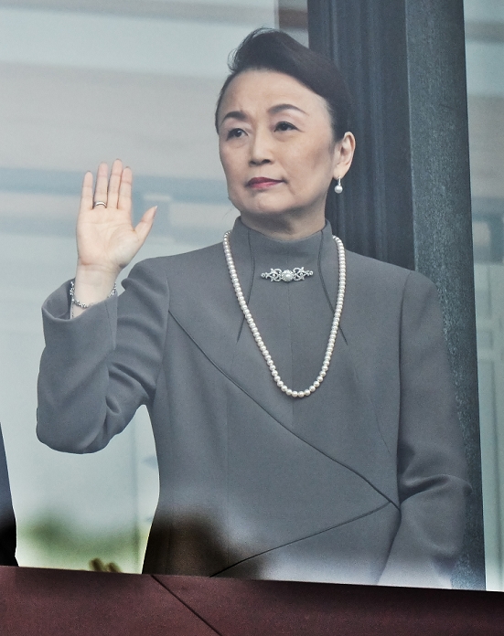 General New Year s visit to the Imperial Palace His Majesty wishes the people peace and tranquility January 2, 2015, Tokyo, Japan : Japan s Princess Nobuko waves to well wishers during a New Year public appearance at the East Plaza, Imperial Palace in Tokyo, Japan, on January 2, 2015.