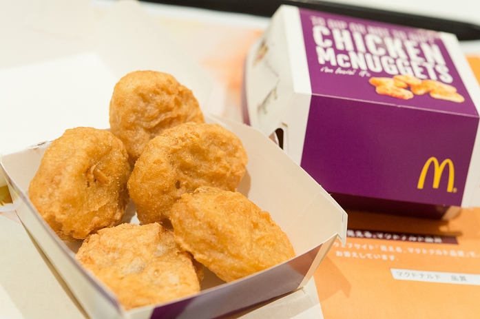 Foreign Material Contaminated in Chicken Nuggets McDonald s suffers a blow to its credibility January 6, 2015, Tokyo, Japan   McDonald s Chicken McNuggets are pictured in a McDonald s fast food store in Tokyo on January 6, 2015 The fast food giant has stopped the sales of chicken nuggets that were produced at a Thai plant, after a piece of vinyl was found in a nugget at a chain in northern prefecture of Aomori.  Photo by AFLO 