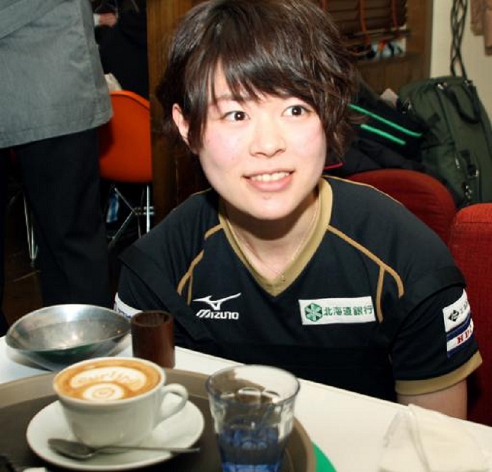 Curling Hokkaido Bank press conference Kaho Onodera  Fortius , JANUARY 7, 2015   Curling : Kaho Onodera of Hokkaido Bank, a female curling team, smiles after completing a latte art as a waitress at the World Women s Curling Cafe, which opened on the fifth floor of the commercial facility, PIVOT. At PIVOT in Chuo ku, Sapporo  photo taken Jan. 7, 2015.