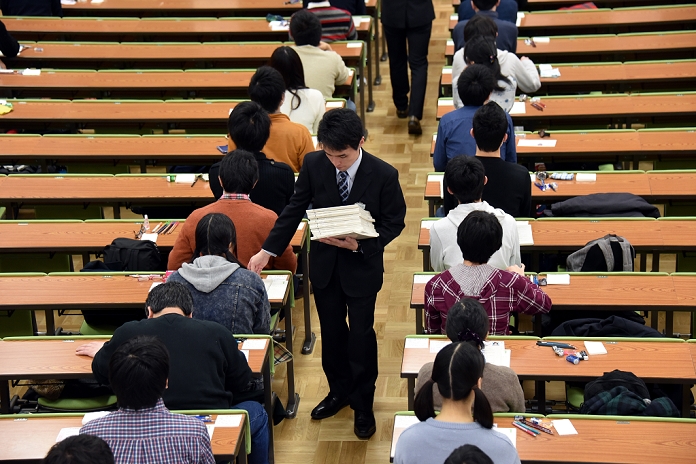 National Center Test for University Admissions Starts at 690 sites nationwide January 17, 2015, Tokyo, Japan   Test papers are distributed before the start of the National Center for University Entrance Examination on the Hongo campus of Tokyo University in Tokyo on Saturday, January 17, 2015. Across the country,  559, 132 students, 1,540 less than the previous year, sat for tests at 690 venues for two days.  Photo by Natsuki Sakai AFLO  AYF  mis 