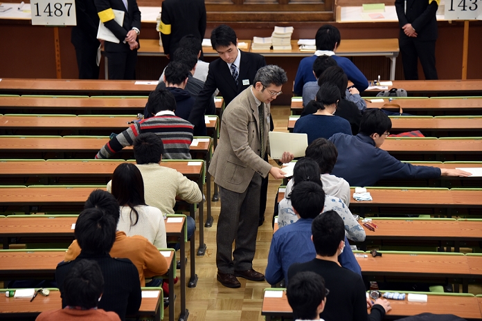 National Center Test for University Admissions Starts at 690 sites nationwide January 17, 2015, Tokyo, Japan   Test papers are distributed before the start of the National Center for University Entrance Examination on the Hongo campus of Tokyo University in Tokyo on Saturday, January 17, 2015. Across the country,  559, 132 students, 1,540 less than the previous year, sat for tests at 690 venues for two days.  Photo by Natsuki Sakai AFLO  AYF  mis 