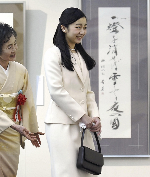 Princess Kako visits a calligraphy exhibition First solo official duty as an adult Kako, the second daughter of Prince and Princess Akishino, viewing the  46th Exhibition of 100 Contemporary Calligraphy by Women Calligraphers  at the Nihombashi Takashimaya Department Store in Chuo ku, Tokyo, at 9:27 a.m. on April 28.