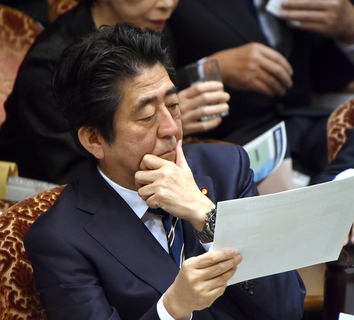 The Killing of Japanese Citizens by the Islamic State Focused questions at the Budget Committee of the House of Councillors February 2, 2015, Tokyo, Japan   Japan s Prime Minister Shinzo Abe contemplates as he reads a memo during  question and answer session of the Diet s upper house budget committee in Tokyo on Monday, February 2, 2015. Questions from the opposition camp centered on the kidnapping and killing in Syria allegedly by ISIS of two Japanese subjects   Kenji Goto and Haruna Yukawa.   Photo by Natsuki Sakai AFLO  AYF  mis 