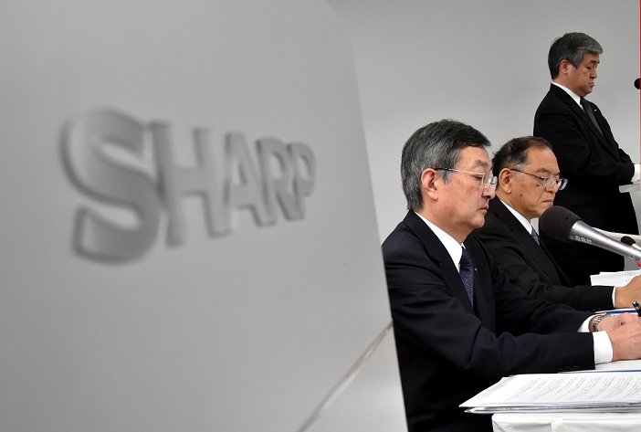 Sharp 30 billion yen deficit Downward revision of forecast for the fiscal year ending March 31 February 3, 2015, Tokyo, Japan   Kozo Takahashi, president of Japan s Sharp Corp., announces the earning of the third quarter of the year ending March, 2015, during a news conference at its Tokyo head office on Tuesday, February 3, 2015.The electronics maker announced that its earnings fell short of its forecast for a 30 billion yen net profit due to intensifying market competition and a weakening yen.   Photo by Natsuki Sakai AFLO  AYF  mis 
