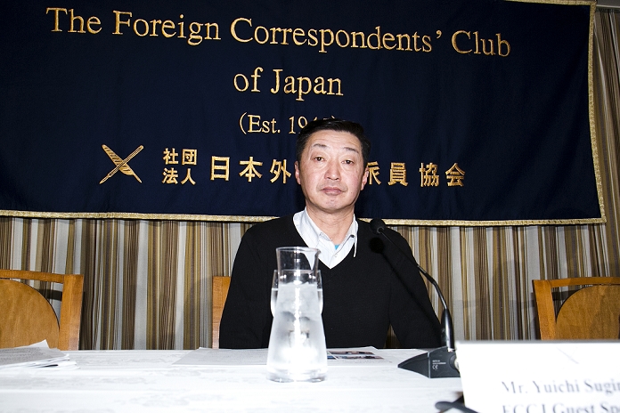 Returning travel documents for planned trip to Syria Yuichi Sugimoto holds a press conference Yuichi Sugimoto Speaks at FCCJ on February 12, 2015, Tokyo, Japan : Freelance Photojournalist Yuichi Sugimoto attends a press conference at the Foreign Correspondents  Club of Japan. Sugimoto will take legal action against the Japanese Government, after they confiscated his passport to prevent him from traveling to Syria to report on the civil war there. After the murder of the Japanese journalist Kenji Goto and Haruna Yukawa by ISIS, the Japanese Government does not want to allow Japanese travel to the area. Sugimoto told to Kyodo News that he had planned to travel to Syria and report from refuge camps far from the territory held by ISIS.  Photo by Rodrigo Reyes Marin AFLO 