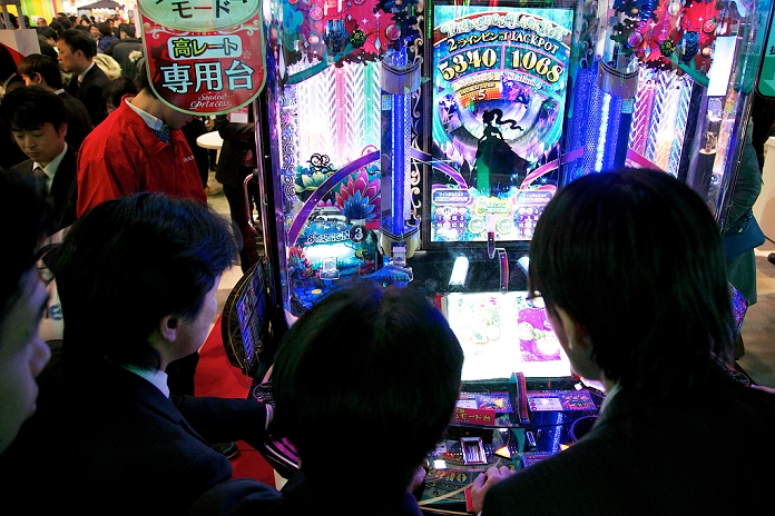 Festival of Arcade Games Large scale trade fair in Makuhari Japan Amusement Expo 2015 on February 13, 2015, Chiba, Japan : Visitors test brand new game machines at Japan Amusement Expo 2015 in Makuhari Messe International Exhibition. The Expo is on of the largest amusement machine and equipment exhibitions in the world, featuring arcade games machines, sticker photos, play equipment, coin op, redemption prizes and simulation machines. The exhibition is held from February 13 to 14 2015.  Photo by Rodrigo Reyes Marin AFLO 