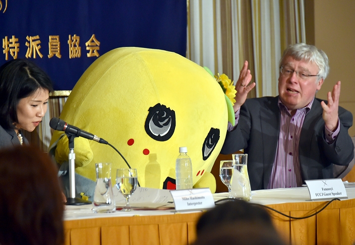 Fluffy s Unusual Press Conference Report on activities in New York March 5, 2015, Tokyo, Japan    Funassyi,  a ribbon tied yellow blob, meets members of the foreign media at Tokyo s Foreign Correspondents  Club of Japan on Thursday, March 5, 2015. The self appointed unofficial mascot of Funabashi City, east of Tokyo, is the undisputed champion of Japan s  floppy characters.    Photo by Natsuki Sakai AFLO  AYF  mis  