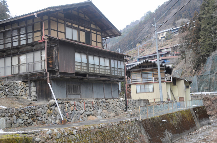  The Kumakura District of Nammakimura, where more than 70  of the houses in the village are vacant. The Kumakura district of Nammakimura, where the percentage of vacant houses exceeds 70 . The area is facing depopulation and is in danger of disappearing.