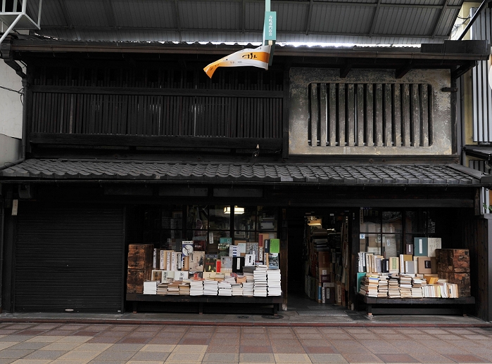 Kyoto, the capital of a thousand years Townscape  March 27, 2015  March 20, 2015, Kyoto, Japan   A traditional wooden townhouse in Kyoto, called  machiya,  captures the sprit of the former imperial capital. Their narrow frontage gives way to deep interiors, so long and thin that they became known as a  bed for an eel,  developed over 1,200 years, continuously adapting to the different lifestyles and changes.  Photo by Osamu Honda AFLO  UVB  mis 