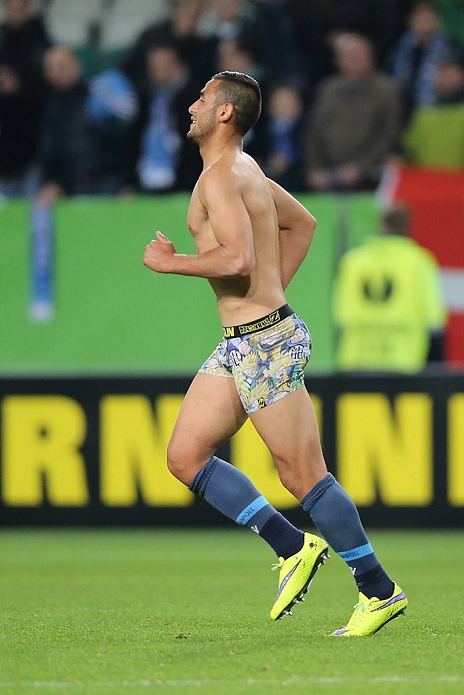 UEFAEL Quarterfinals Round 1 Grams, a pair of Drangonball pants Faouzi Ghoulam  Napoli , APRIL 16, 2015   Football   Soccer : Faouzi Ghoulam of Napoli celebrates with Dragon Ball s underwear after winning the UEFA Europa League Quarter final 1st leg match between VfL Wolfsburg 1 4 SSC Napoli at Volkswagen Arena in Wolfsburg, Germany.  Photo by AFLO 