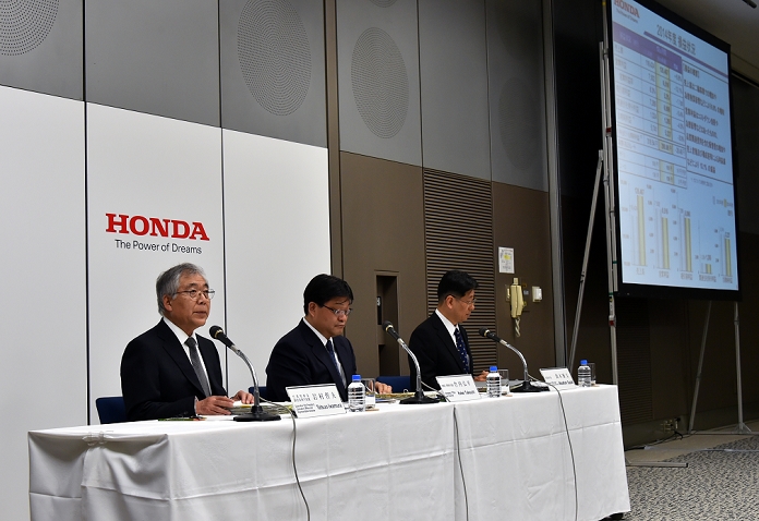 Honda s Net Income Down 9 Recall costs mount April 28, 2015, Tokyo, Japan   Tetsuo Iwamura, left, execuve vice president of Japan s Honda Motor Co., presents the fiscal fourth quarter results during a news conference at its head office in Tokyo on Tuesday, April 28, 2015. The automaker s profit dropped 43 percent as the costs of air bag recalls offset the positive of a weakyen and strong vehicle sales in Asia.   Photo by Natsuki Sakai AFLO  AYF  mis 