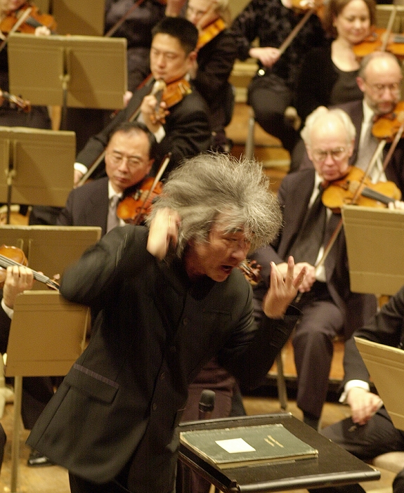 Seiji Ozawa  April 20, 2002  April 20, 2002, Boston, Ma.   With his trademark shaggy hair, Seiji Ozawa conducts the Boston Symphoney Orchestra in his final appearance as its music director at the BSO Hall in Boston, Ma., on April 20, 2002.  Photo by Osamu Honda AFLO  UVB  mis 