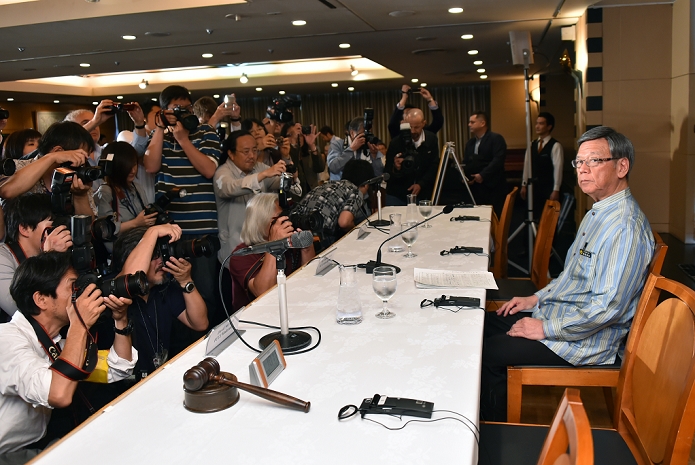 Opposition to Henoko relocation Okinawa Governor Okinawan Governor Onaga speaks at a press conference May 20, 2015, Tokyo, Japan   Gov. Takeshi Onaga of Okinawa poses for a battery of photographers prior to his news conference at Tokyo s Onaga is a staunch opponent of the construction of a new base in the Henoko district of Nago, where the U.S. Marine Corps Air Station is located.  Photo by Natsuki Sakai AFLO  AYF  mis 