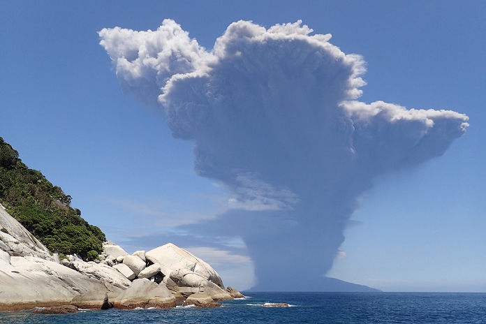  Special Fees Explosive Eruption on Kuchinoerabu Island Residents ordered to evacuate off island May 29, 2015, Kagoshima, Japan   Mount Shindake, a volcano on the southern Japanese island of Kuchinoerabujima, erupted around 10am on Friday morning. Japan s Meteorological Agency issued a level 5 alert at 10:07am, prompting the evacuation of Kuchinoerabujima s 130 140 residents. No injuries or damage were reported in the immediate aftermath. This video shows a scuba diver recording the eruption of Mount Shindake from off the coast of Yakushima Island.
