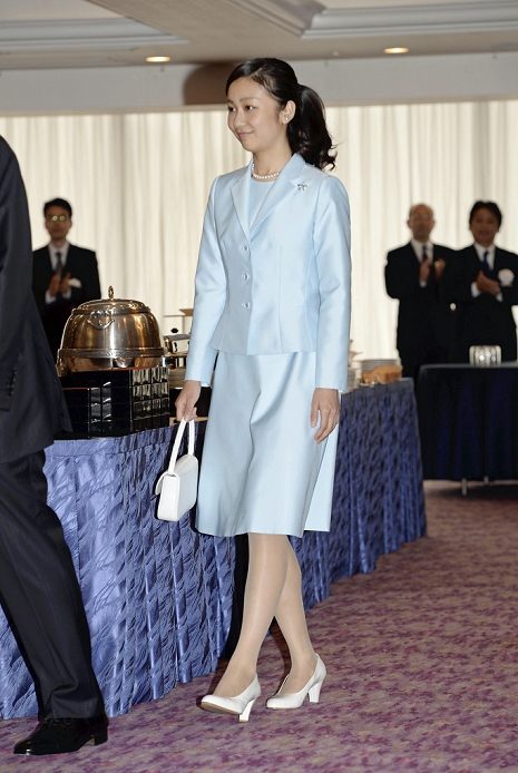 Princess Kako Visits Yamaguchi Prefecture First solo local public service Kako Akishino, dressed in pale blue, arrives at the celebration venue at a hotel in Shimonoseki, Yamaguchi Prefecture, at 0:29 p.m. on July 7.