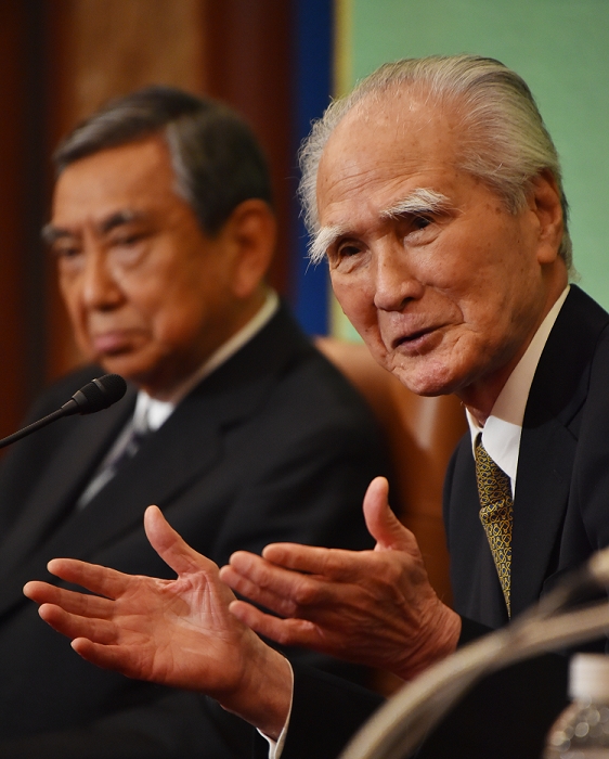Reflecting on the Murayama Kono Statement Both Speak on the 70th Anniversary of the End of World War II June 9, 2015, Tokyo, Japan   Japan s former Prime Minister Tomiichi Murayama, right, and former Chief Cabinet Secretary Yohei Kono of the The two looked back at the statements they respectively released in the past reflecting on Japan s position after World War II. The two looked back at the statements they respectively released in the past reflecting on Japan s position after World War II. Both Murayama and Kono extended apologies to Asian coutries for the damages and pain inflicted by Japan s aggressive war time behavior. Photo by Natsuki Sakai AFLO  AYF  mis 