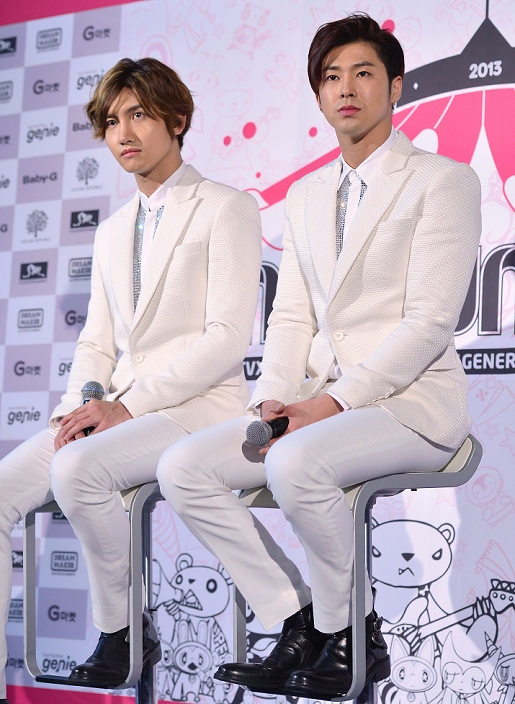 TOHOSHINKI, Dec 26, 2013 : On the afternoon of the 26th, TVXQ held an official press conference at KINTEX in Ilsan, Gyeonggi-do for 