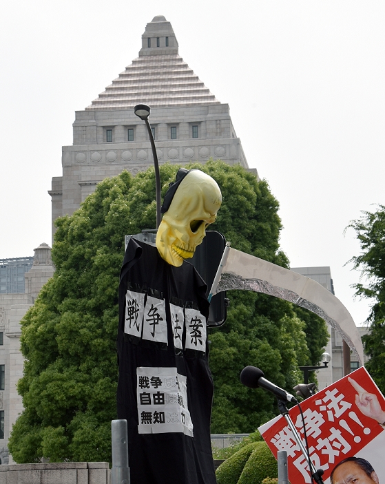 Opposition to Security Bills Rallies for Constitutional Protection around Japan June 14, 2015, Tokyo, Japan   A large number of demonstrators rallies outside Japan s national Diet in Tokyo, calling on the government of Prime Minister Shinzo Abe for protecting and preserving the nation s pacifist Constitution on Sunday, June 14, 2015. administration tries to railroad through the Diet the government sponsored security related bills which will allow Japan to exercise its right to collective self defense.  Photo by Natsuki Sakai AFLO  AYF  mis 