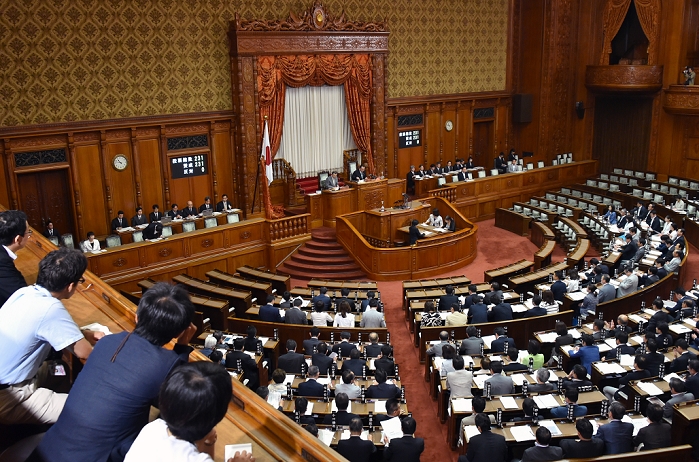Voting age lowered to 18 Revised Public Office Election Law passed. June 17, 2015, Tokyo, Japan   A bill to lower the minimum voting age to 18 from 20 passes the Upper House during a plenary session in the Diet in Tokyo on Some 2.4 million 18  and 19 year olds will get their first chance to vote in next year s House of Councilors election. The voting age was last changed in 1945, when it was lowered from 25 to 20.  Photo by Natsuki Sakai AFLO  AYF  mis 
