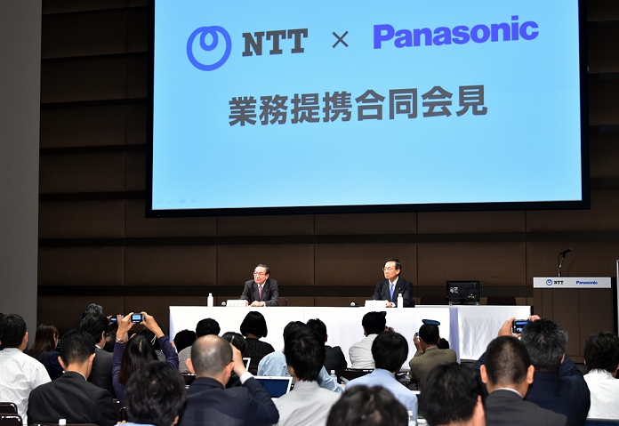 Panasonic and NTT Form Alliance 3D Video Distribution for Tokyo Olympics June 17, 2015, Tokyo, Japan   Presidents Kazuhiro Tsuga, right, of Panasonic and Hiroo Unoura of NTT announce buisiness tie up during a news conference in Tokyo on Wednesday, June 17, 2015. The two Japanese companies will join to develop next generation information systems ahead of the 2020 Tokyo Olympics, including 3 D video distribution systems for broadcasting sports events. Panasonic s technologies for shooting and processing 3 D video will be combined with NTT s high speed communications technologies.  Photo by Natsuki Sakai AFLO  AYF  mis 