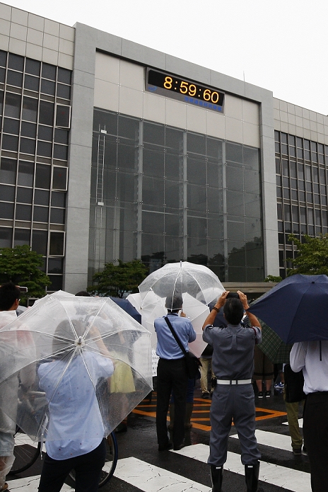 Leap Second  implemented for the first time in three years Many spectators in the rain July 1, 2015, Tokyo, Japan   People brave the rain to see the rare display of a leap second being added at 08:59:60 at the National Institute of Information and Communications Technology in Koganei outside Tokyo, Japan on July 1, 2015. The extra leap second was added to clocks around the world to adjust the gap between the Earth s rotation and atomic clocks.  Photo by AFLO 