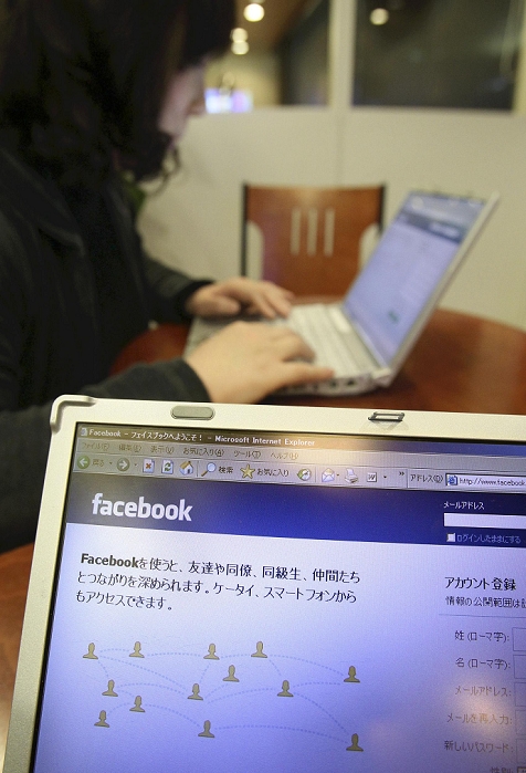 Facebook, featuring real name registration, is gaining popularity among students and others in Japan   Osaka City Facebook, featuring real name registration, is gaining popularity among students and others in Japan   Osaka, Japan, January 28, 2011.
