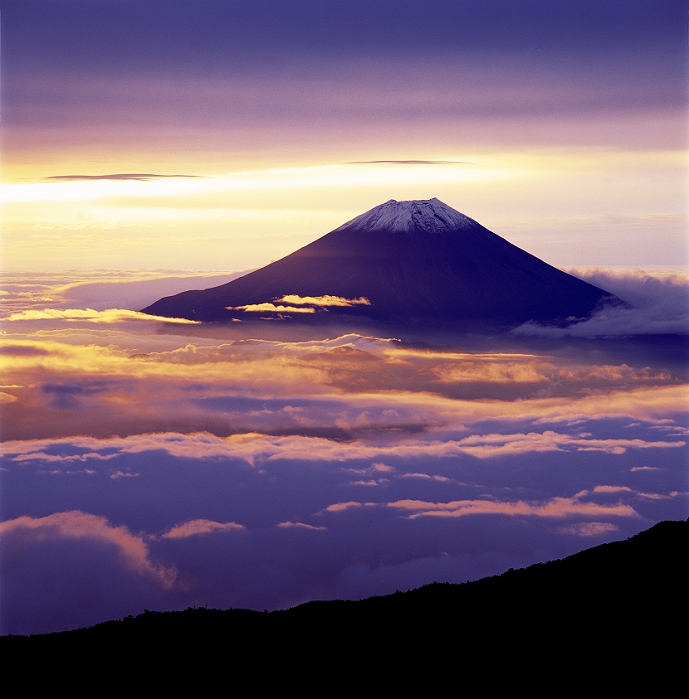  Mt. Fuji in Shizuoka Prefecture, from Senmaidake in the Southern Alps 6:00 AM
