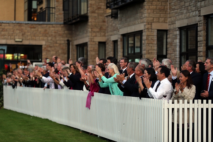 The Open Championship, Day 2 Fans, JULY 17, 2015   Golf : Fans clap to Tom Watson on the 17th hole during the second round of the 144th British Open Championship at the Old Course, St Andrews in Fife, Scotland.  Photo by Koji Aoki AFLO SPORT 