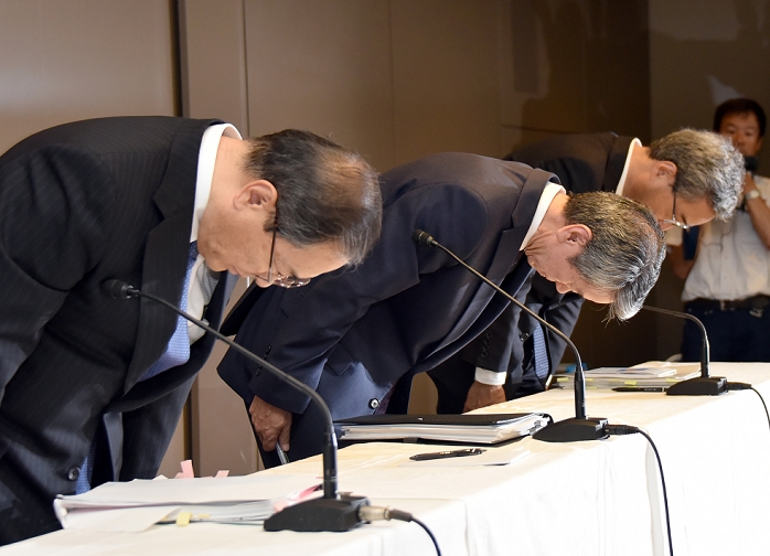 Toshiba improper accounting problem President Tanaka announces resignation July 21, 2015, Tokyo, Japan   Toshiba President Hisao Tanaka, center, accompanied by two top executives, takes a deep bow at the start of a news conference at its headquarters in Tokyo on Tuesday, July 21, 2015.  Tanaka announced his resignation, taking responsibility for his part in manipulating deceptive accounting during the news conference. The Japanese electronics and electrical equipment group s manipulated profits add up to 1.25 billion dollars from fiscal 2008 through December 2014. They are, from left: Chairman Masashi Muromachi, who succeeds Tanaka  President Tanaka  and Executive Director Keizo Maeda, who steps down from his post.  Photo by Natsuki Sakai AFLO  AYF  mis 