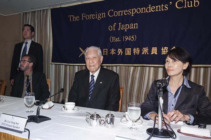Lee Teng hui of Taiwan Visits Japan Press Conference at the Foreign Correspondents  Club of Japan Lee Teng hui, former president of Taiwan  the Republic of China  attends a press conference at the Foreign Correspondents  Club of Japan on July 23, 2015, Tokyo, Japan. Teng hui came to the Club to speak in fluent Japanese about the   Establishment of Taiwanese Autonomy,   China s politics with Taiwan and its historical relationship with Japan. Lee recognized that the disputed Senkaku  or Diaoyu  islands are Japanese and not part of Taiwan. Lee is in Japan for a six day visit including a speech at the Diet building and visits to Fukushima and Miyagi where he will pay his respects at Millennium Hope Hills in Iwanuma to those who lost their lives in the 2011 earthquake and tsunami.  Photo by Rodrigo Reyes Marin AFLO 