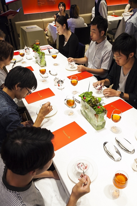 Mac s Becomes a Fine Dining Restaurant One Night Only Commemorative Event 20 lucky customers enjoy eating a McDonald s special dinner created by chef Masayo Waki during a   Restaurant M   event in the posh Roppongi Hills area on July 27, 2015, Tokyo, Japan. 20 chosen diners  from 8,300 applications  ate a special multi course dinner created by the celebrity chef using ingredients from the restaurant chain s regular menu. The special one night only event was organized to celebrate the launch of its new summer menu   Fresh Mac,   which features fresh vegetables. The five course meal served on a white tablecloth with plates and proper cutlery included a Vichyssoise en Pommes de terre de McDonald, Mousse au Poivron Rouge, Salade en Gelee aux Legumes de McDonald, Cinq Pinchos des McDonald Patties avec leur Sauces, a choice of main dish including the Fresh Mac Bacon Lettuce Burger, and a McFlurry Mixed Berry Oreo dessert with a Premium Roast Coffee.  Photo by Rodrigo Reyes Marin AFLO 
