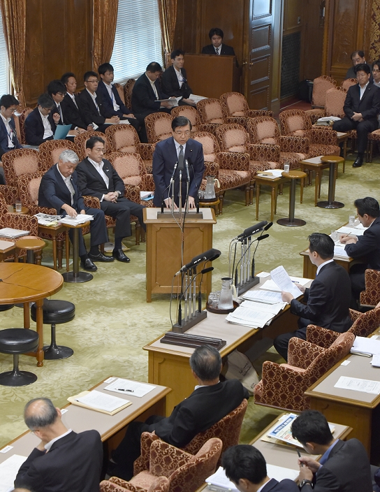 Aide Isozaki apologizes for remarks by a special committee member of the House of Councillors. August 3, 2015, Tokyo, Japan   Yosuke Isozaki is grilled by Tetsuro Fukuyama of the opposition Democratic Party of Japan as a senior adviser to Japanese Prime Minister Shinzo Abe is summoned as an unsworn witness by a House of Councillors special panel on security legislation in Tokyo on Monday, August 3, 2015. Isozaki said recently that the legality of the contentious security bills currently being deliberated in the upper house was unimportant as was their consistency with the Constitution. His comment infuriated the opposition camp, which is now demanding his resignation. At left is Foreign Minister Fumio Kishia.  Photo by Natsuki Sakai AFLO  AYF  mis 