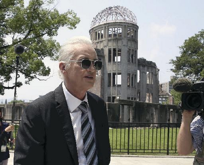 Mr. Jimmy Page. Visits Hiroshima for the first time in 44 years Guitarist Jimmy Page visits the A bomb Dome in Hiroshima on March 30.