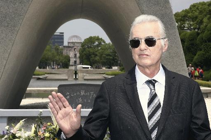 Mr. Jimmy Page. Visits Hiroshima for the first time in 44 years Guitarist Jimmy Page visits Peace Memorial Park in Hiroshima on March 30.